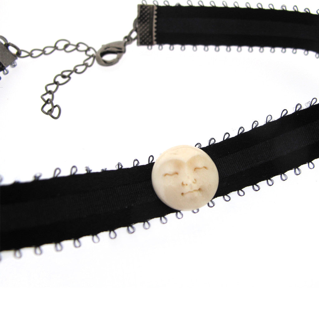 Ribbon choker with moon face